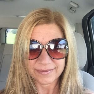 Meet your Posher, April